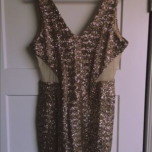 Beautiful Golden Sequin Cocktail Dress ✨🥂